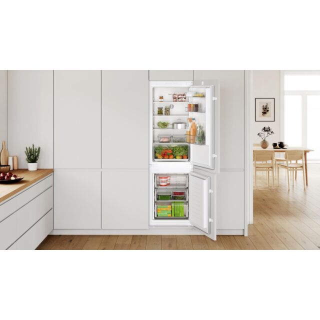 KIN86NSE0G, Built-in fridge-freezer with freezer at bottom