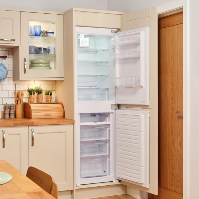 Sensis RFCMBI015450EW Built-In Fridge Freezer - Frost Free - 177Cm X 54Cm - 50/50 Door Split